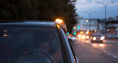 ¿Es obligatorio llevar una luz de emergencia en el coche?