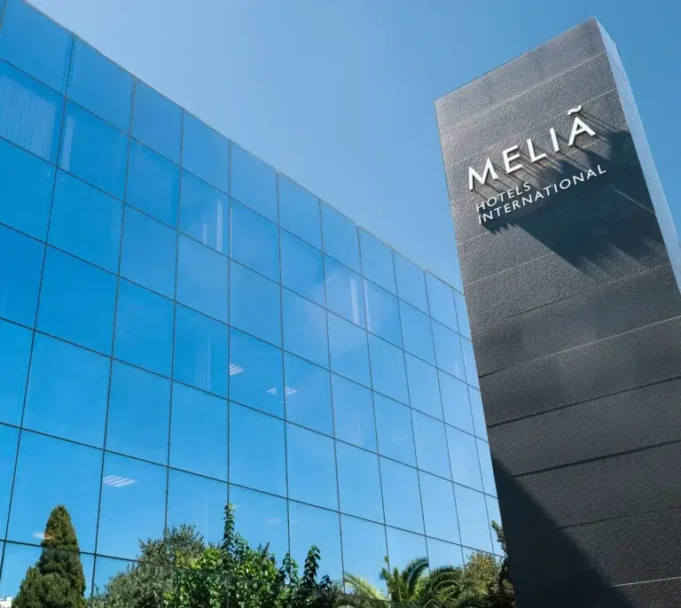 Meliá deja atrás las pérdidas con un beneficio de 110,7 millones en 2022