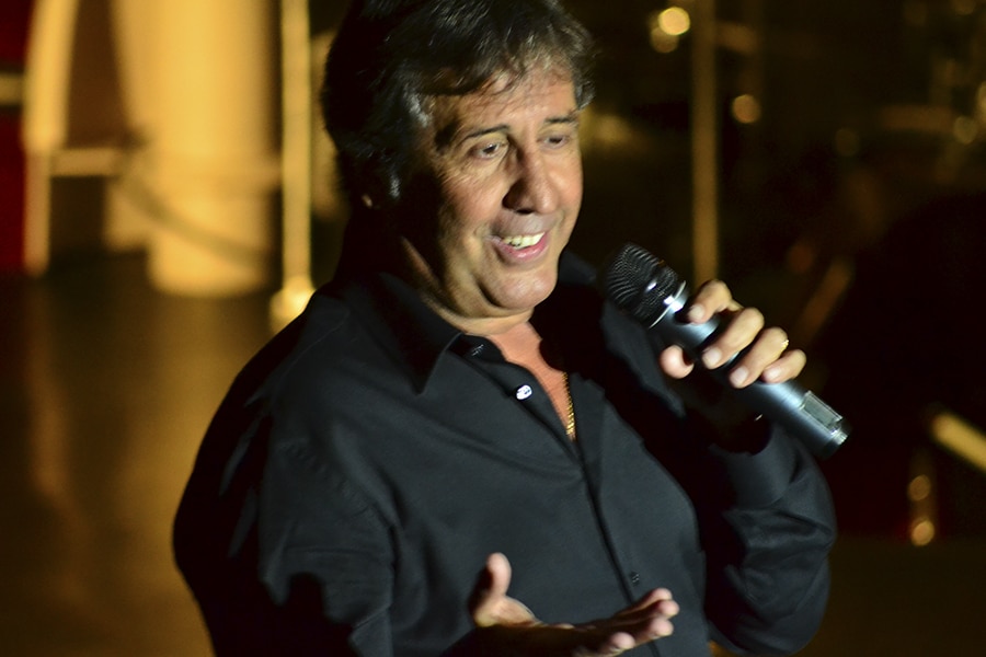 Paco Calonge, humorista y colaborador del programa Hola Raffaella, con Raffaella Carrà, que ha muerto en 2022