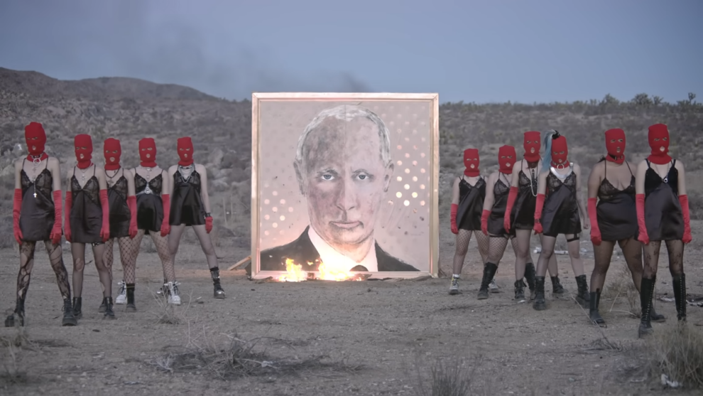 Imagen de su último videoclip, "Las cenizas de Putin"