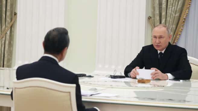 Wang Yi y Putin en Moscú