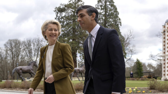 La presidenta de la Comisión Europea junto al primer ministro británico Ursula von der Leyen y Rishi Sunak, en Windsor