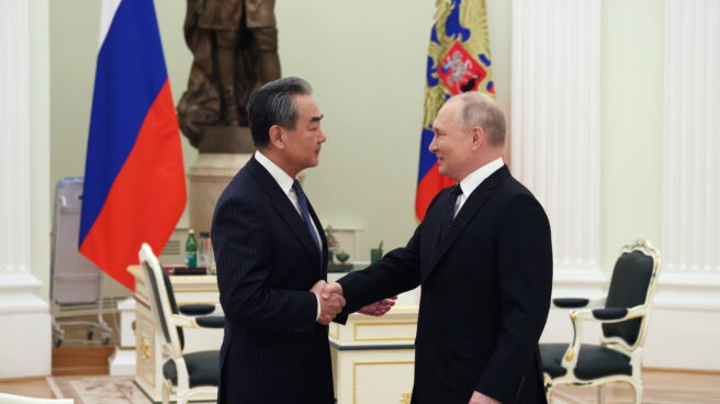 Wang Yi y Putin en Moscú