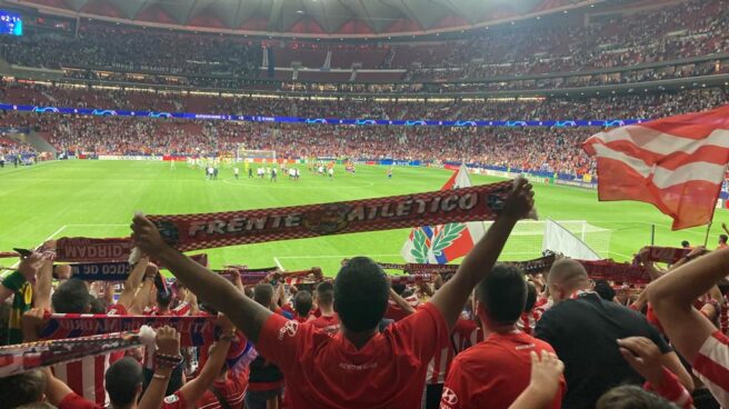 Afiocionados del Atlético de Madrid pertenecientes al grupo ultra Frente Atlético. Afiocionados del Atlético de Madrid pertenecientes al grupo ultra Frente Atlético.