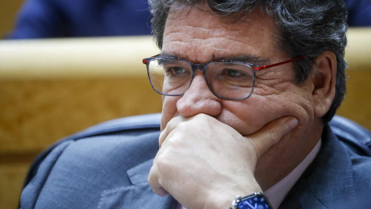 El ministro de Inclusión, Seguridad Social y Migraciones, José Luis Escrivá durante el pleno del Senado, este martes en Madrid.