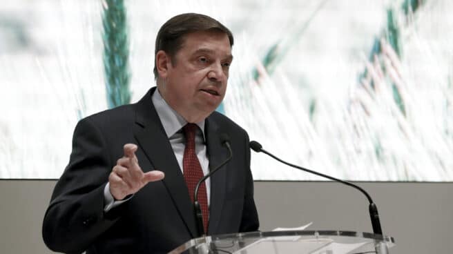 El ministro de Agricultura, Pesca y Alimentación, Luis Planas, ofrece una rueda de prensa tras el Pleno del Observatorio de la Cadena Alimentaria. El ministro de Agricultura, Pesca y Alimentación, Luis Planas, ofrece una rueda de prensa tras el Pleno del Observatorio de la Cadena Alimentaria.