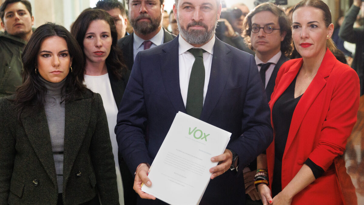 Vox registra la moción de censura en el Congreso y pide a Feijóo reflexionar: "O Tamames, o Sánchez"