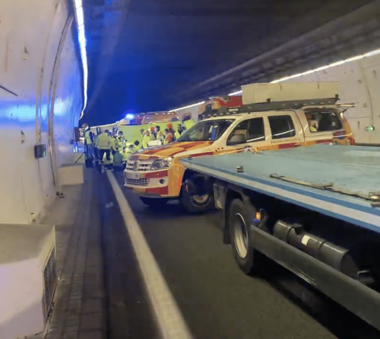 Un joven de 25 años muere tras perder el control de su moto y chocar contra un muro en la M-30