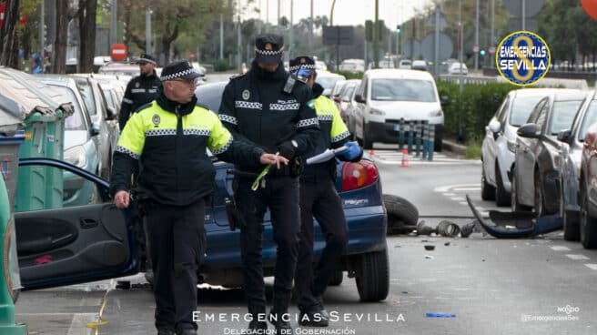 Escenario del accidente donde ha fallecido una joven de 20 años en Sevilla Escenario del accidente donde ha fallecido una joven de 20 años en Sevilla