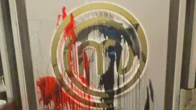Futuro Vegetal dice tener "100 activistas dispuestos a ser detenidos" tras atacar con pintura el restaurante de MasterChef Activistas de Futuro Vegetal bañan con pintura roja el restaurante de MasterChef