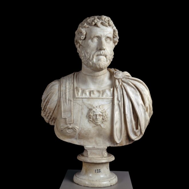 Busto del emperador Antonino Pío, sucesor de Adriano en la Antigua Roma