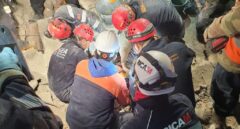 Los bomberos de la Comunidad de Madrid rescatan a una mujer tras seis días atrapada