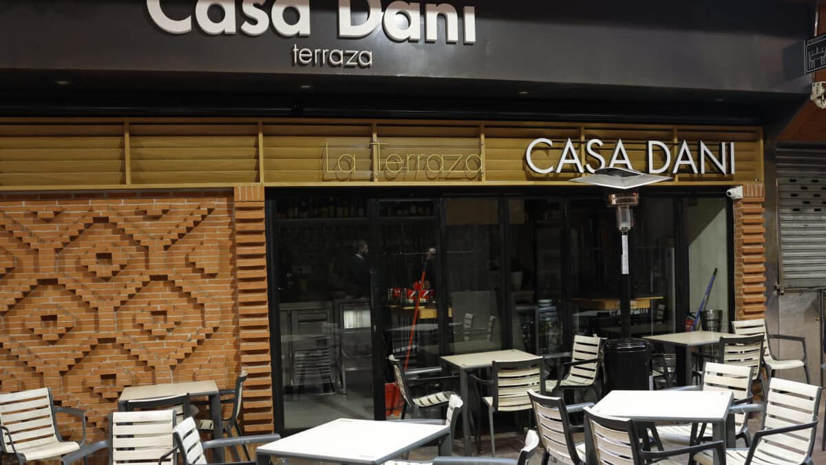 La terraza vacía del restaurante madrileño Casa Dani.