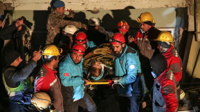 Rescate en Turquía tras más de 100 horas bajo los escombros por el terremoto. Rescate en Turquía tras más de 100 horas bajo los escombros por el terremoto.