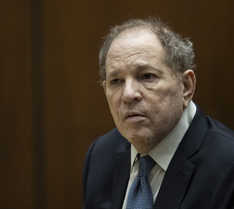 Condenan al productor Harvey Weinstein a otros 16 años de prisión por violar a una actriz en 2013