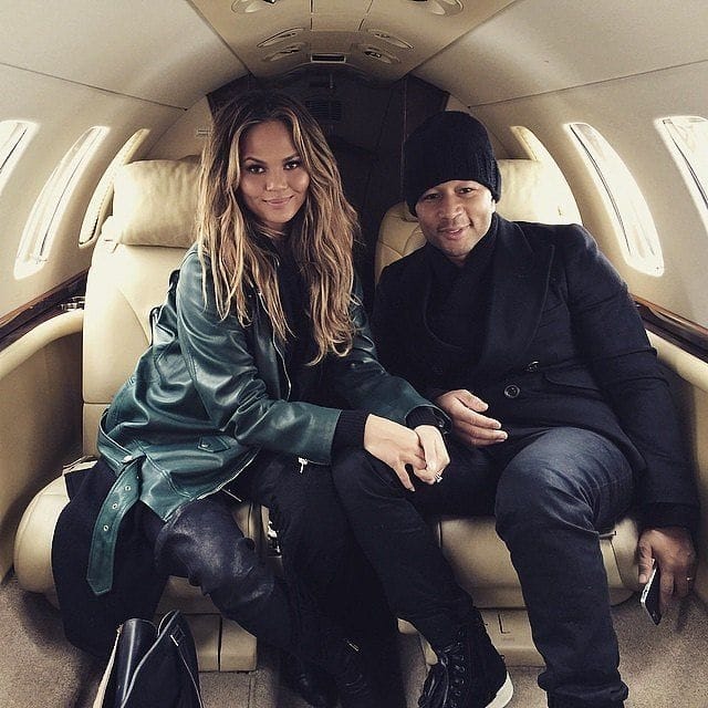 En 2015, John Legend regaló a su entonces novia, Chrissy Teigen,  un viaje en jet privado