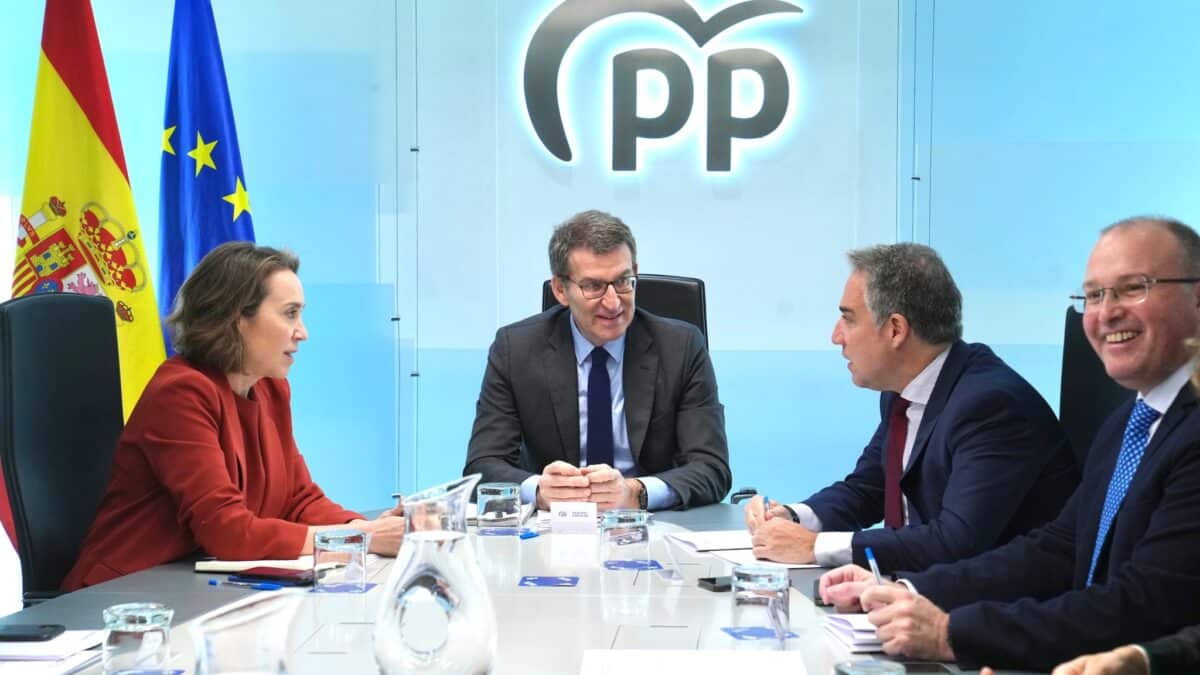 Bendodo, Gamarra y Tellado coordinarán la campaña, el programa electoral y las listas del PP para el 23-J