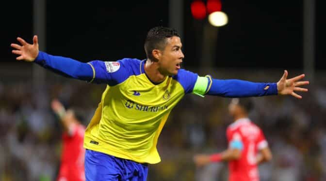 Cristiano Ronaldo ya reina en Arabia: cuatro goles para poner a su equipo líder