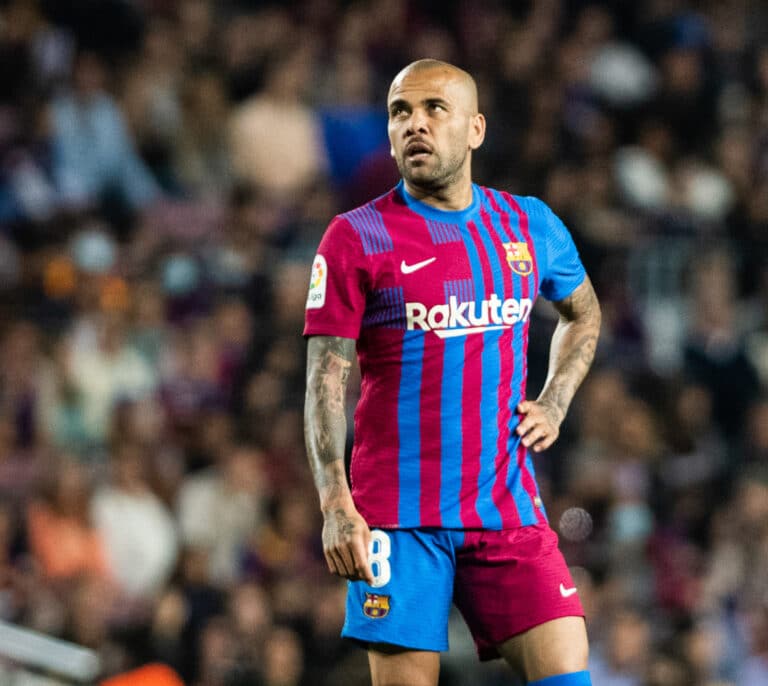 Dani Alves tiene la esperanza de "demostrar su inocencia" y comprende que su mujer no haya soportado la "presión"