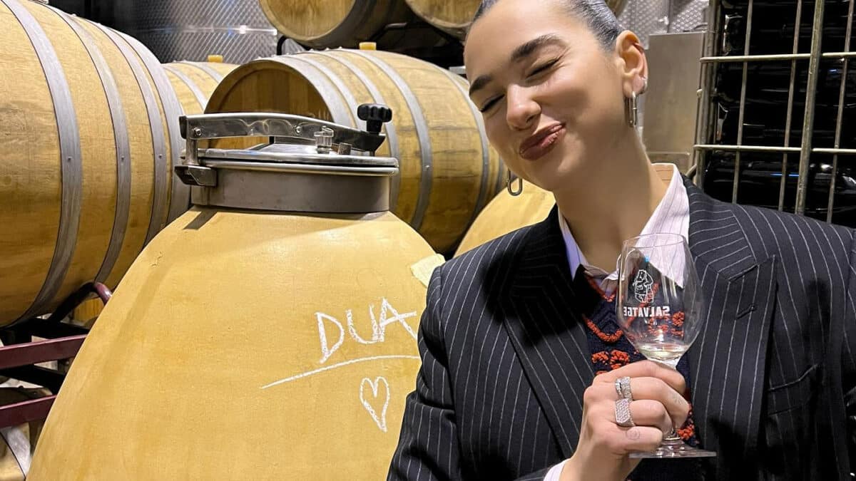 Dua Lipa, de finde en Barcelona ¿y Britney Spears en Madrid? El amor de las famosas por España