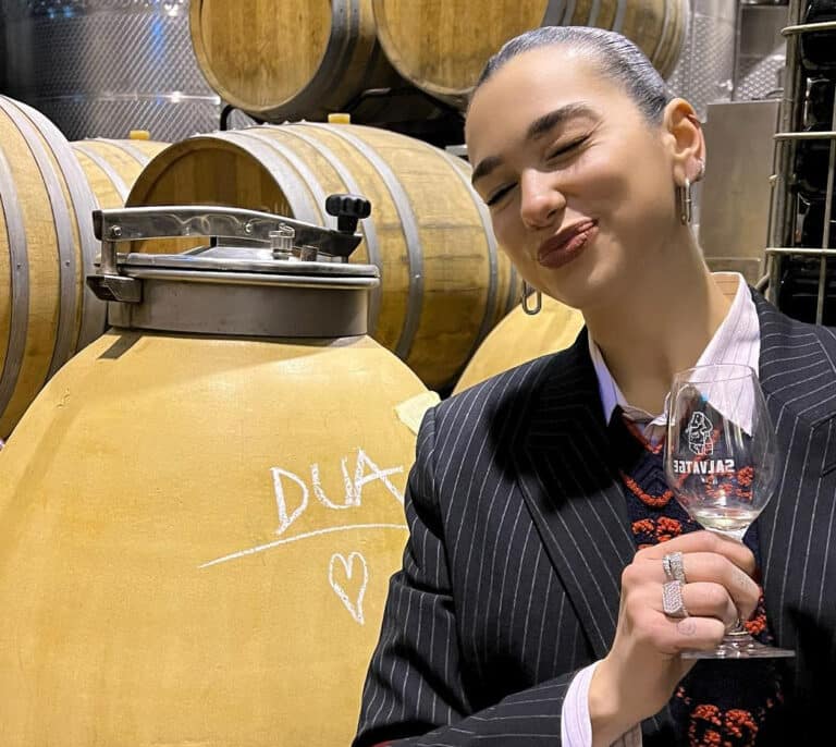 Dua Lipa, de finde en Barcelona ¿y Britney Spears en Madrid? El amor de las famosas por España