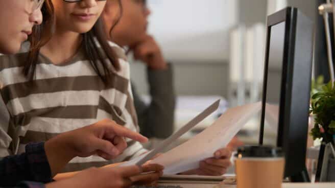 Solo el 14% de las chicas estudiantes con buenos resultados en ciencias aspira a trabajar en campos como la ingeniería Grupo de estudiantes