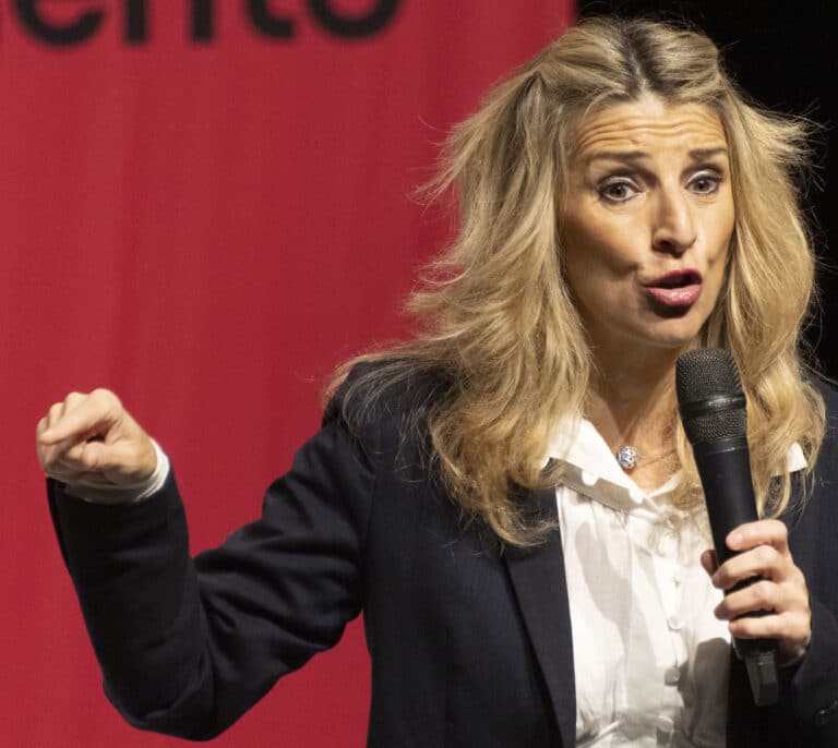 Yolanda Díaz pide congelar las hipotecas tras el beneficio récord del BBVA