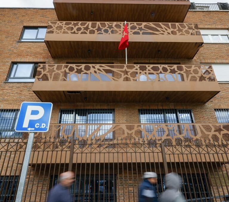 Un hombre de 45 años se quema a lo bonzo frente al Consulado de Marruecos en Madrid