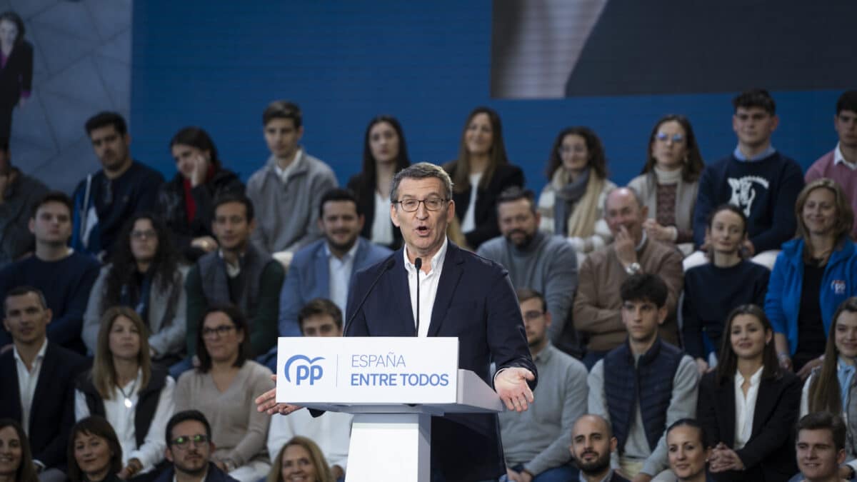 Feijóo tapa las fugas hacia Vox y roba 500.000 votantes al PSOE de Sánchez