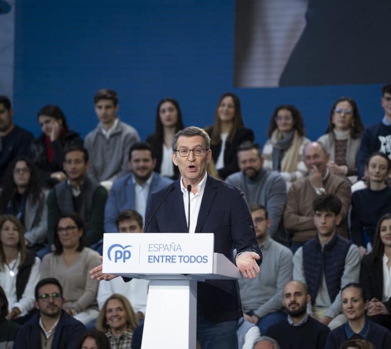 Feijóo tapa las fugas hacia Vox y roba 500.000 votantes al PSOE de Sánchez