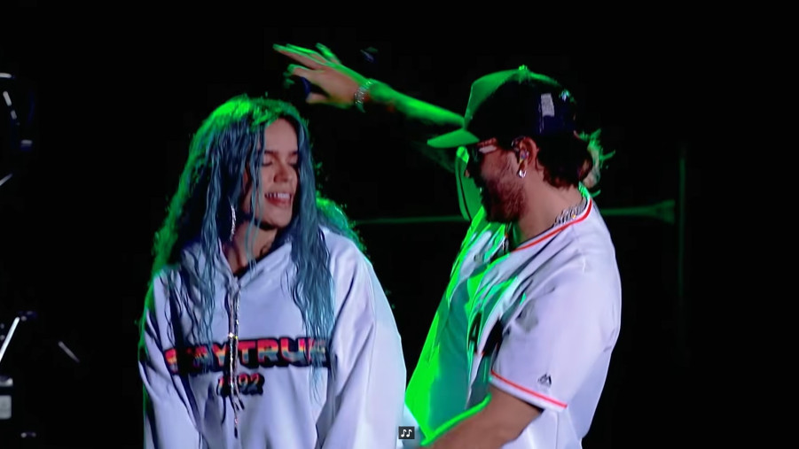 Ferxxo y Karol G interpretan 'Friki' en un concierto