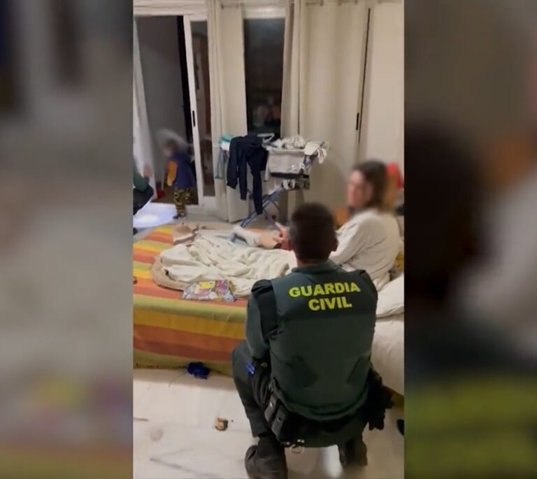La Guardia Civil libera a una mujer y su hijo tras estar dos meses secuestrados por su pareja en un hotel de Castellón