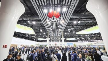 Huawei luce músculo en el Mobile mientras Moncloa presiona a las ‘telecos’ sin hacer su lista negra