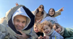 Así es la familia supernumerosa de Andrés Iniesta tras la llegada de su quinta hija, Olympia