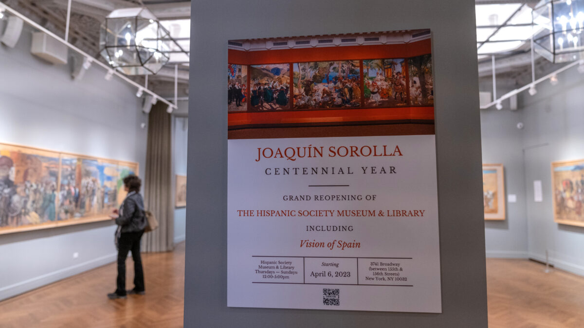 Fotografía de un cartel de la exposición de Joaquín Sorolla hoy, en el National Arts Club (NAC) en Nueva York (EEUU).