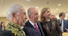 El presidente Macron invita al rey Juan Carlos y a Mario Vargas Llosa a cenar