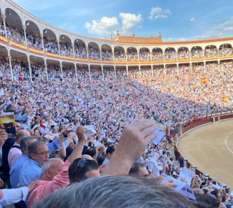 Sebastián Castella encandila a Las Ventas y abre su sexta Puerta Grande en Madrid