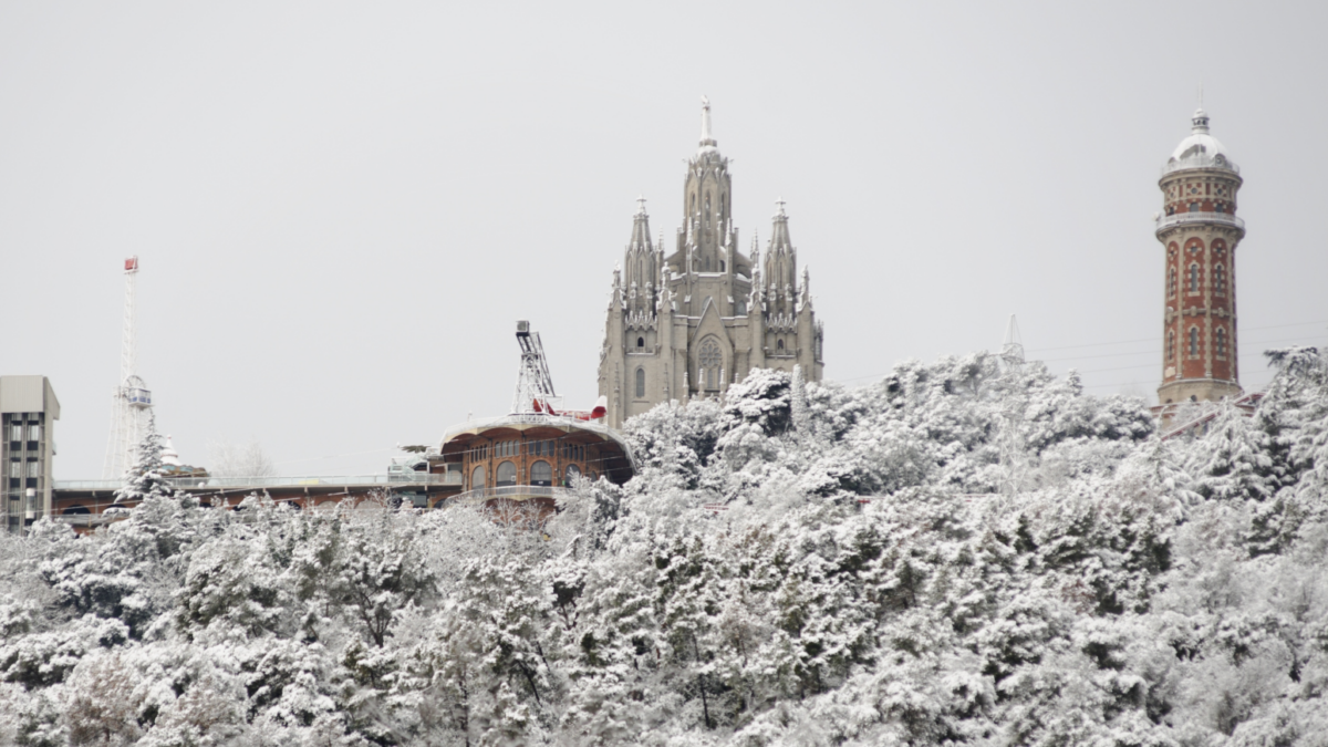 Nieve en Barcelona y el Tibidabo en 2023