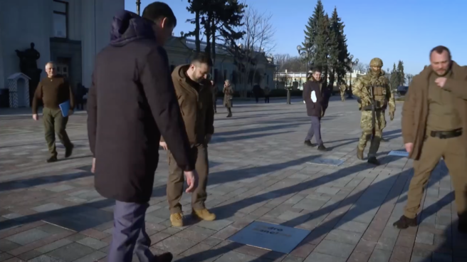 Ucrania coloca una placa dedicada a Pedro Sánchez en el 'Paseo de los Valientes' de Kiev