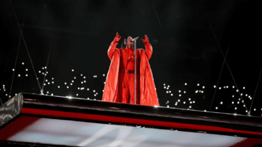 Rihanna hace historia al ser la primera artista en actuar embarazada en la Super Bowl