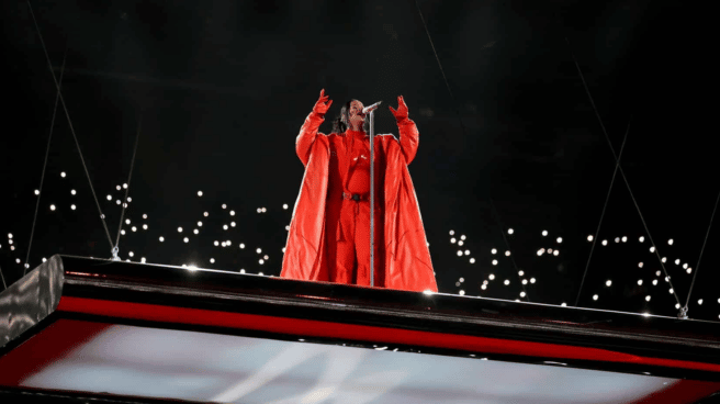 rihanna actuacion super bowl 2023 Rihanna actuando en el descanso de la Super Bowl 2023