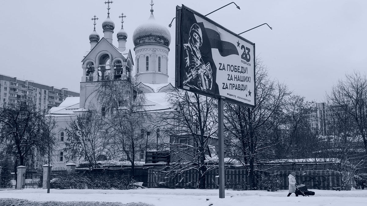 Cartel en apoyo a los soldados rusos en Moscú.