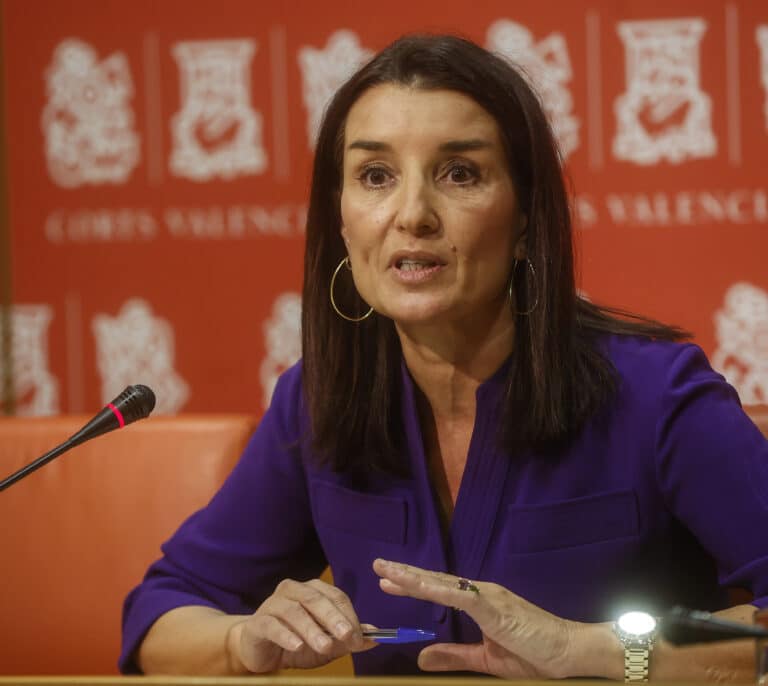 El candidato del PP valenciano ficha a la ex síndica de Ciudadanos para integrar su equipo económico