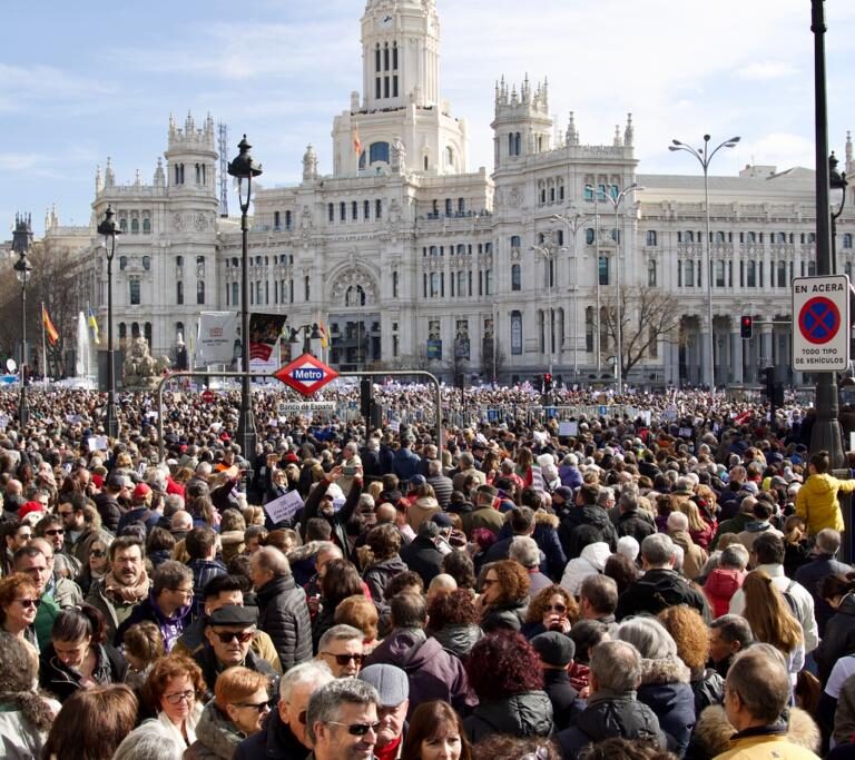 Madrid y los médicos en huelga llegan a un "preacuerdo" tras 14 reuniones