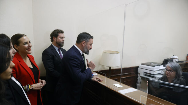 Santiago Abascal registra la moción de censura contra Pedro Sánchez con Ramón Tamames como candidato. Santiago Abascal registra la moción de censura contra Pedro Sánchez con Ramón Tamames como candidato.