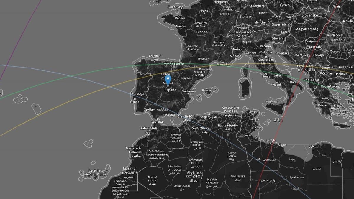 Ruta de Starlink, los satélites de Elon Musk, sobre España.