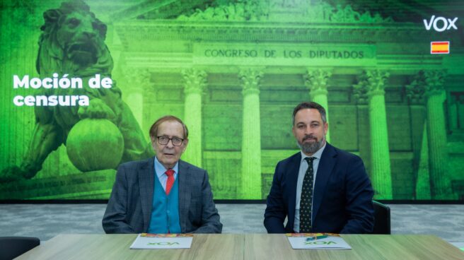 Tamames y Abascal, en la presentación de la moción de censura. Tamames y Abascal, en la presentación de la moción de censura.