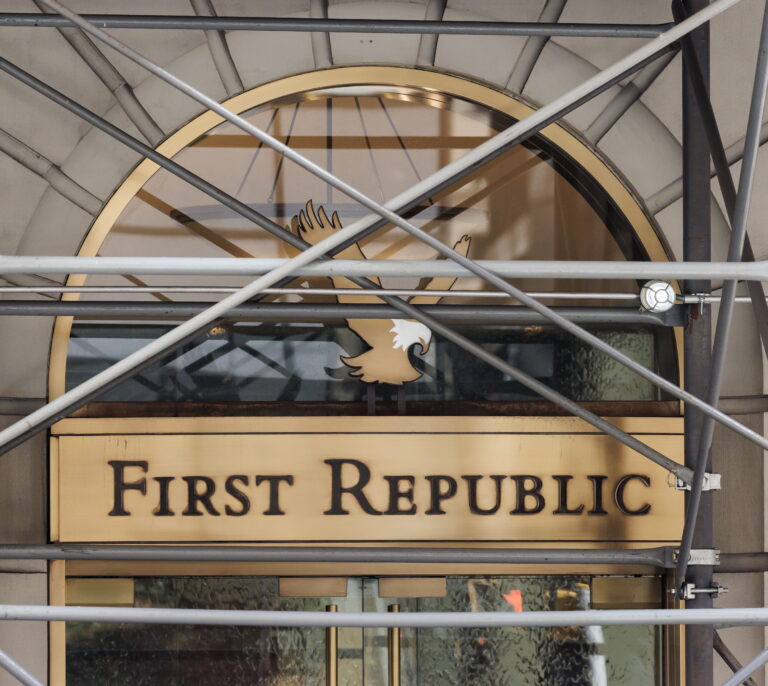 Los grandes bancos de Estados Unidos rescatan a First Republic con 30.000 millones de dólares