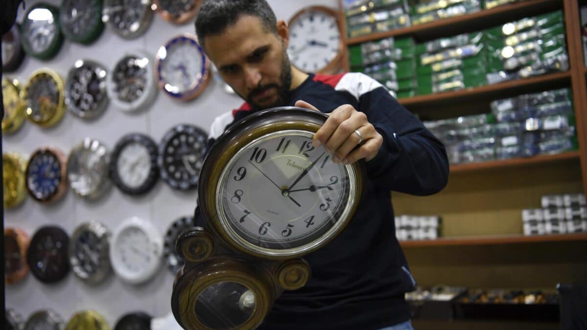Cuando los libaneses vivieron en dos horarios distintos: “En este país todo es kafkiano”