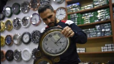 Cuando los libaneses vivieron en dos horarios distintos: “En este país todo es kafkiano”